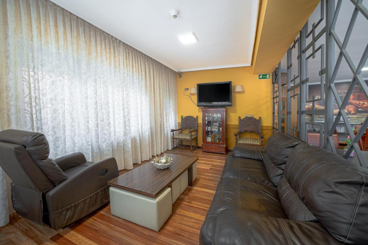 Hotel Regio Torrelavega Zewnętrze zdjęcie