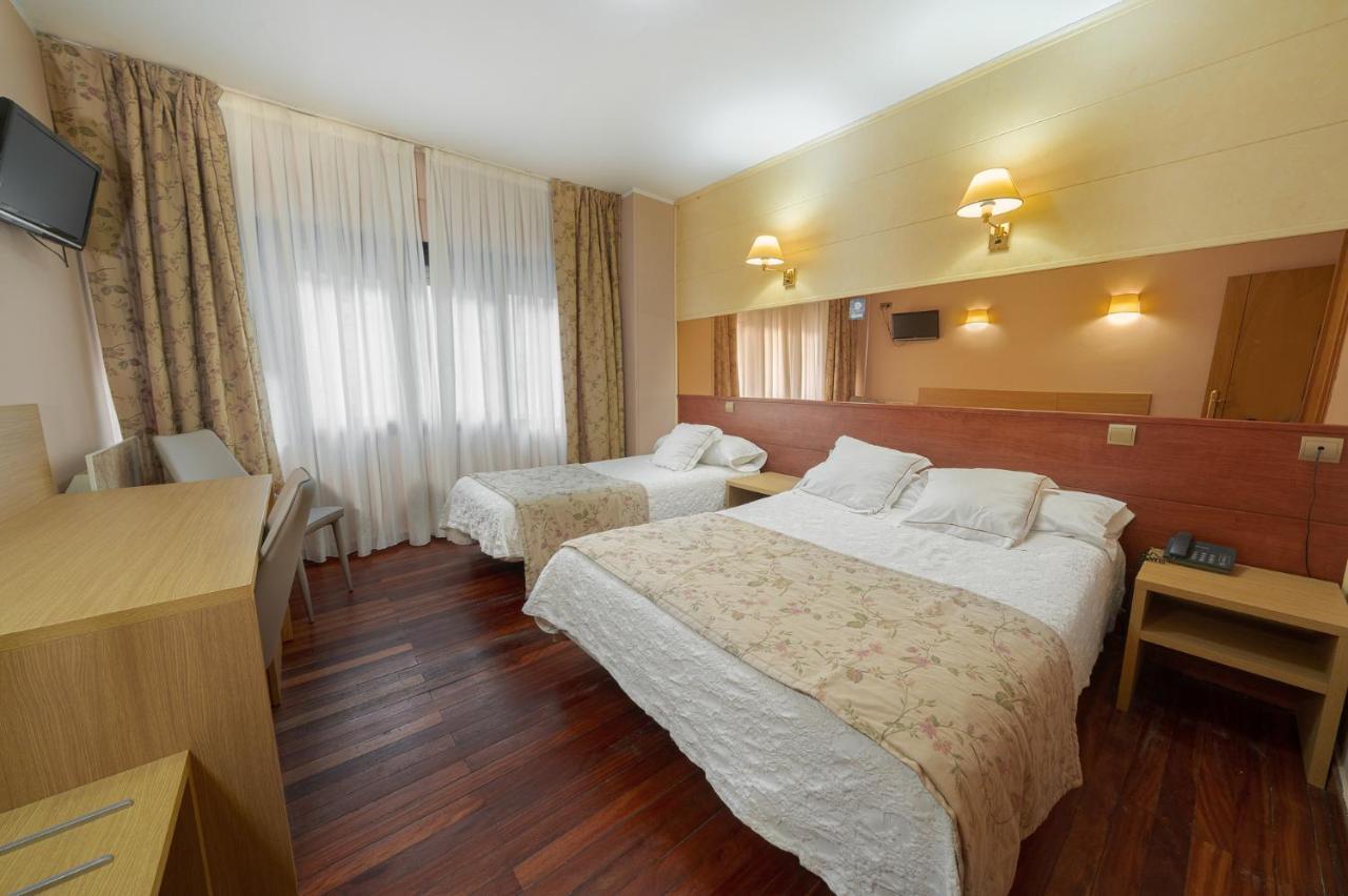Hotel Regio Torrelavega Zewnętrze zdjęcie