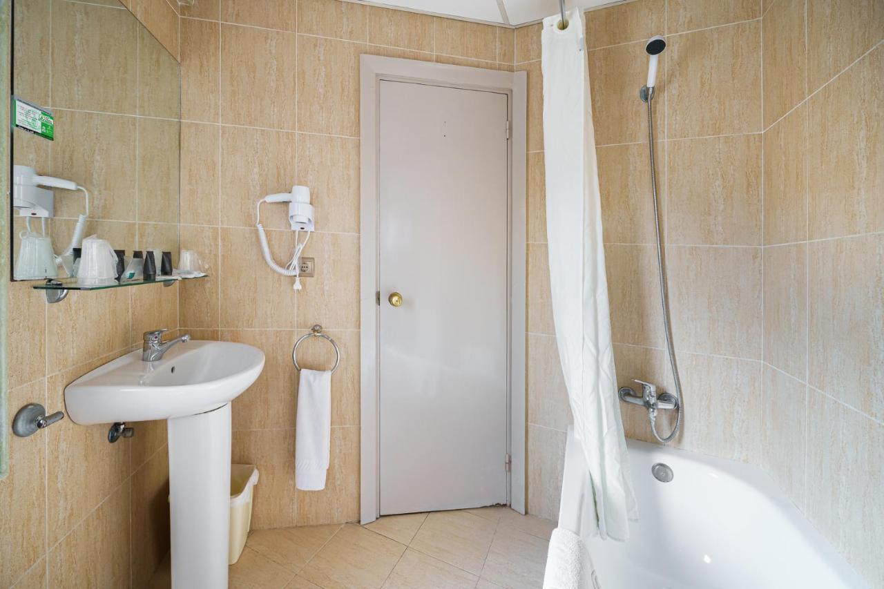 Hotel Regio Torrelavega Zewnętrze zdjęcie